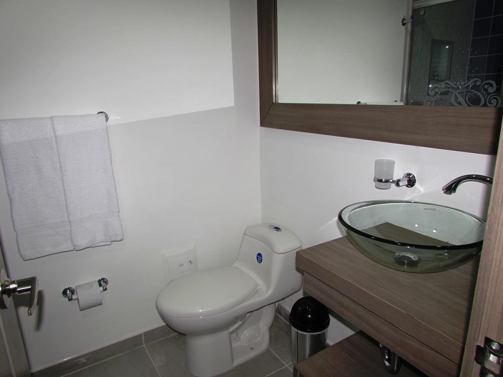 Aw Hotel Plaza Miranda Богота Номер фото